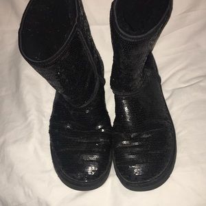Black sequin uggs size 7 GUCc